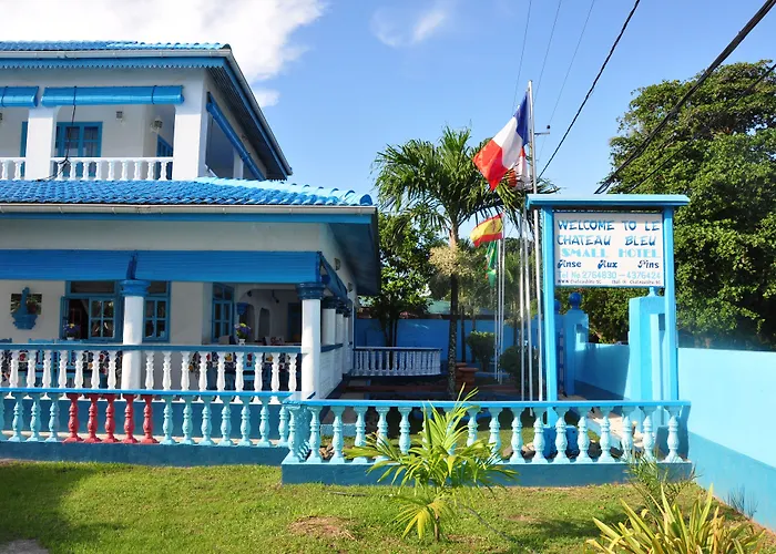 Отель Le Chateau Bleu 2*
