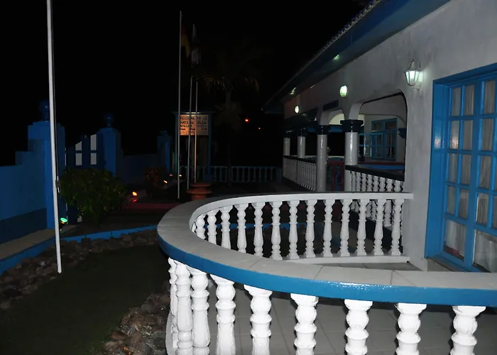 Отель Le Chateau Bleu 2*