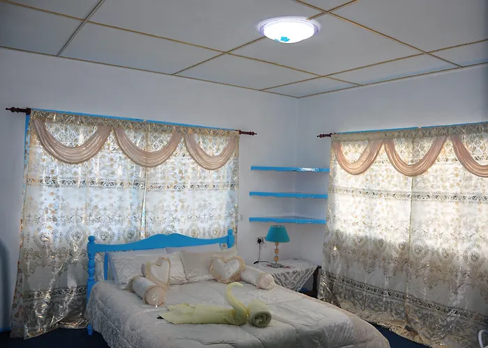 Le Chateau Bleu Отель