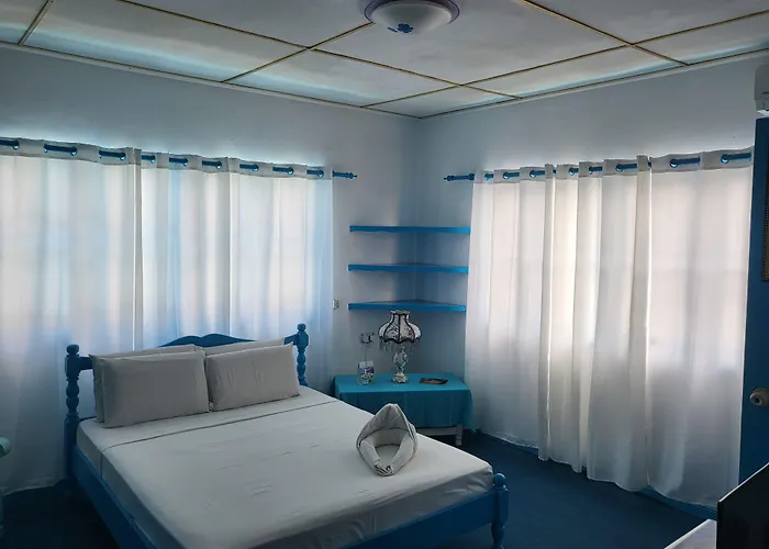 Отель Le Chateau Bleu 2*